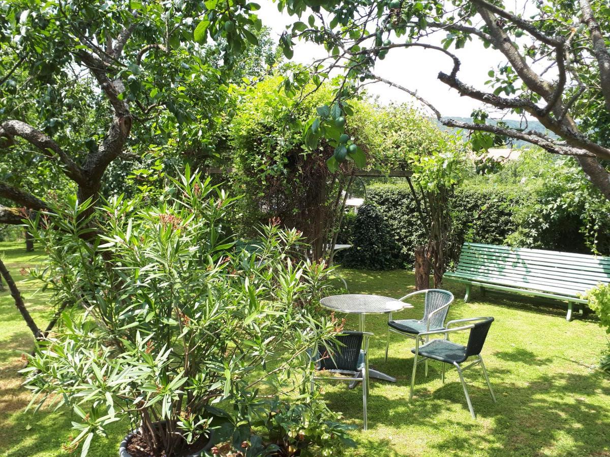 Am Obstgarten *